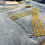 Arrow M Apparel discount code